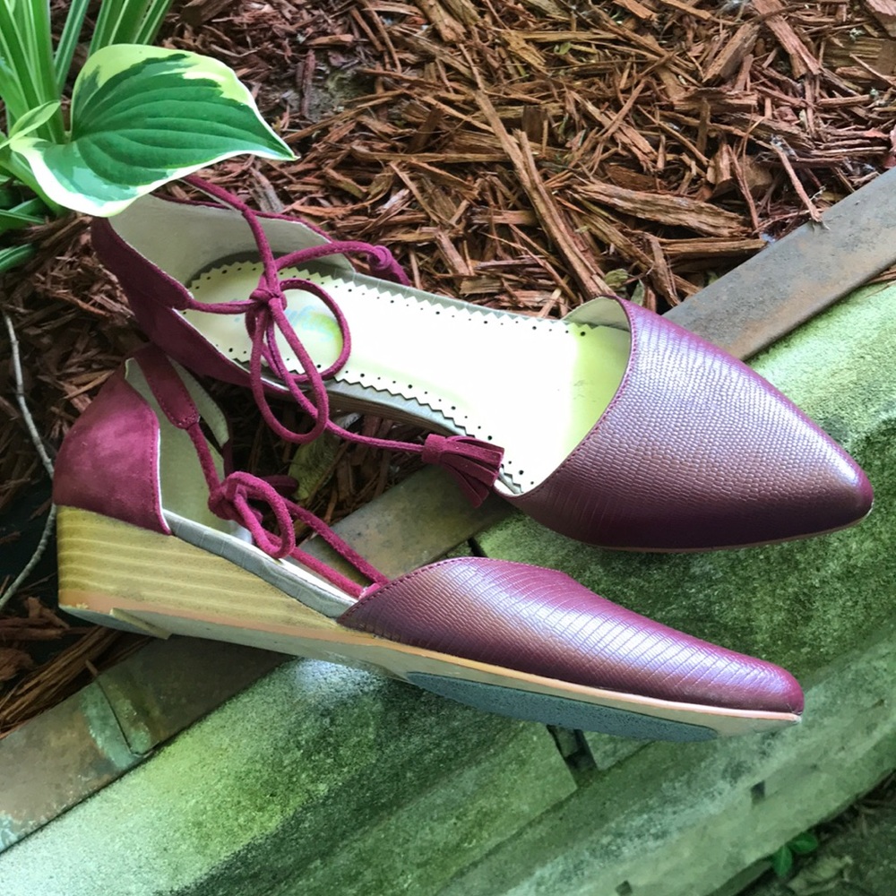 Anthropologie ankle tie mini wedge flats 8 wine